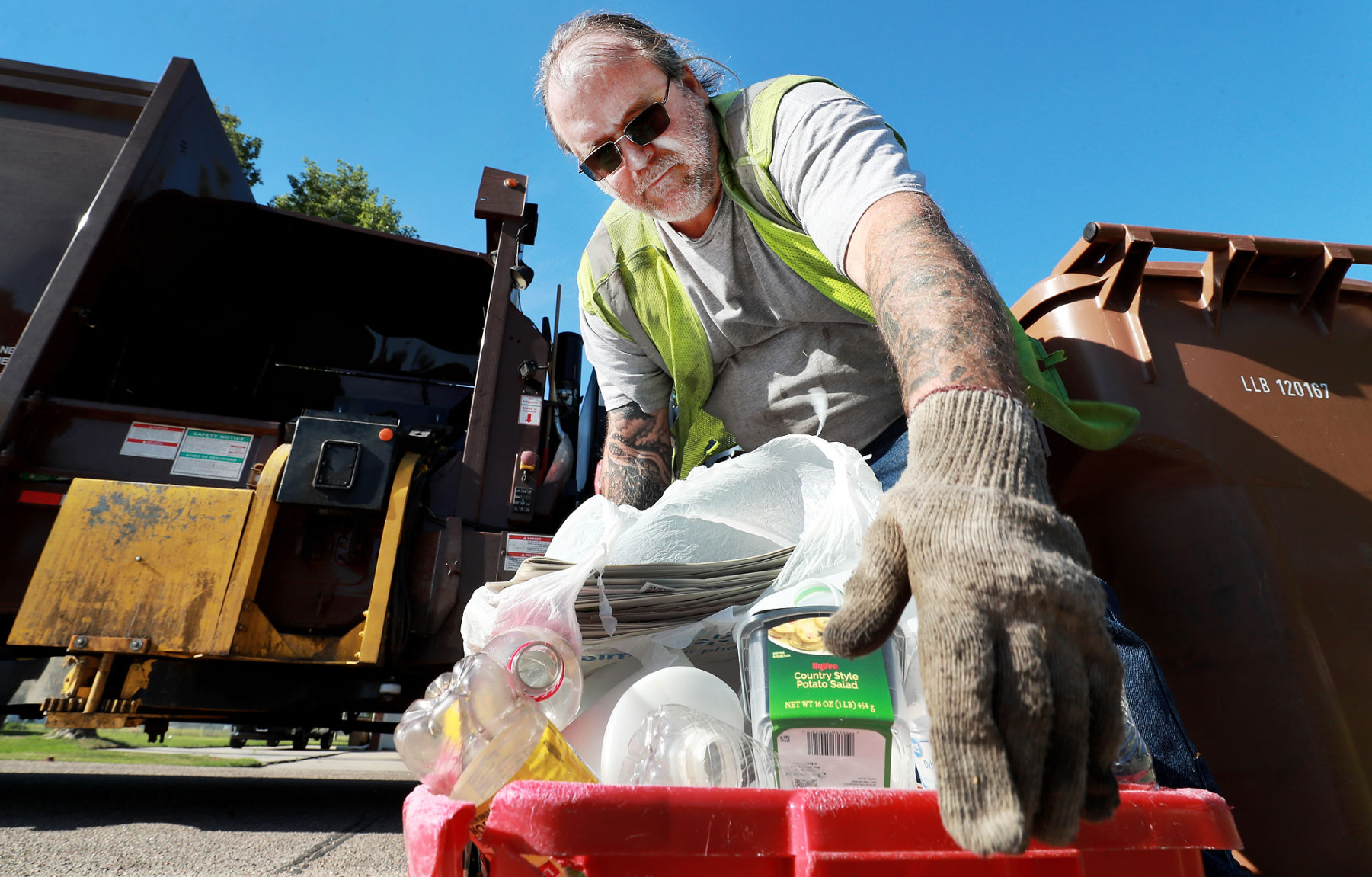 062820_RecyclePickup001_bjs.JPG